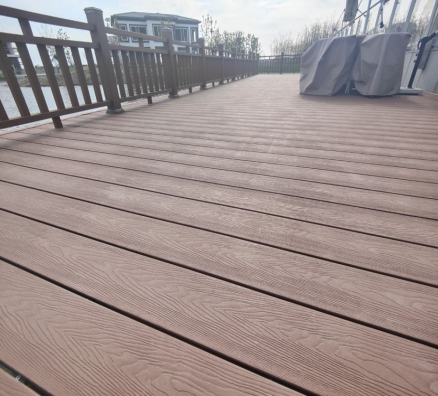 休閑現(xiàn)代鄉(xiāng)村旅游配套商用房塑木工程