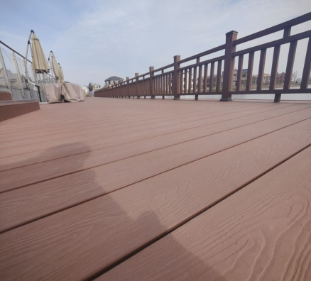 休閑現(xiàn)代鄉(xiāng)村旅游配套商用房塑木工程