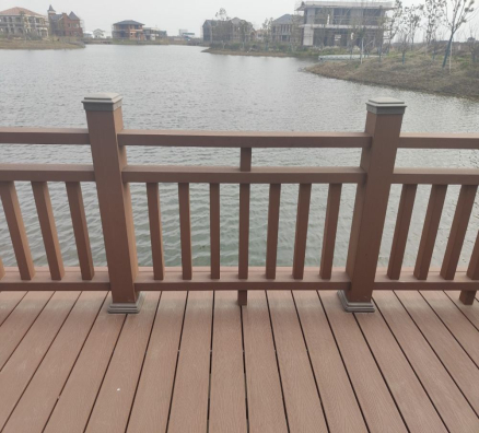 休閑現(xiàn)代鄉(xiāng)村旅游配套商用房塑木工程