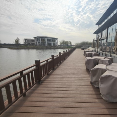 休閑現(xiàn)代鄉(xiāng)村旅游配套商用房塑木工程